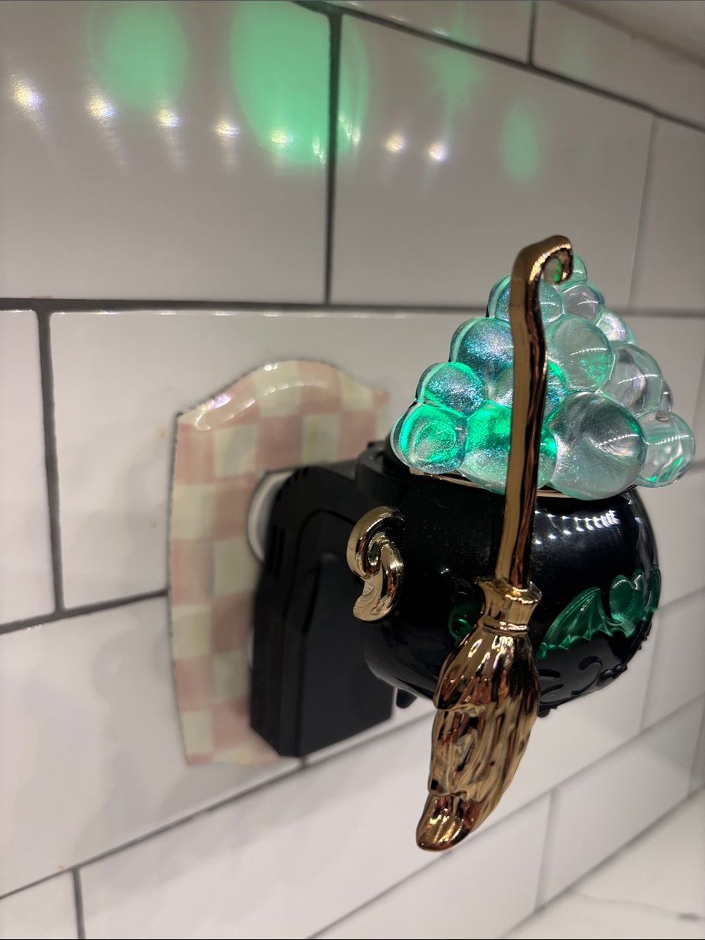 Bath & Body Works Halloween Witch's Cauldron Projector Diffuser - Picture 2 of 5